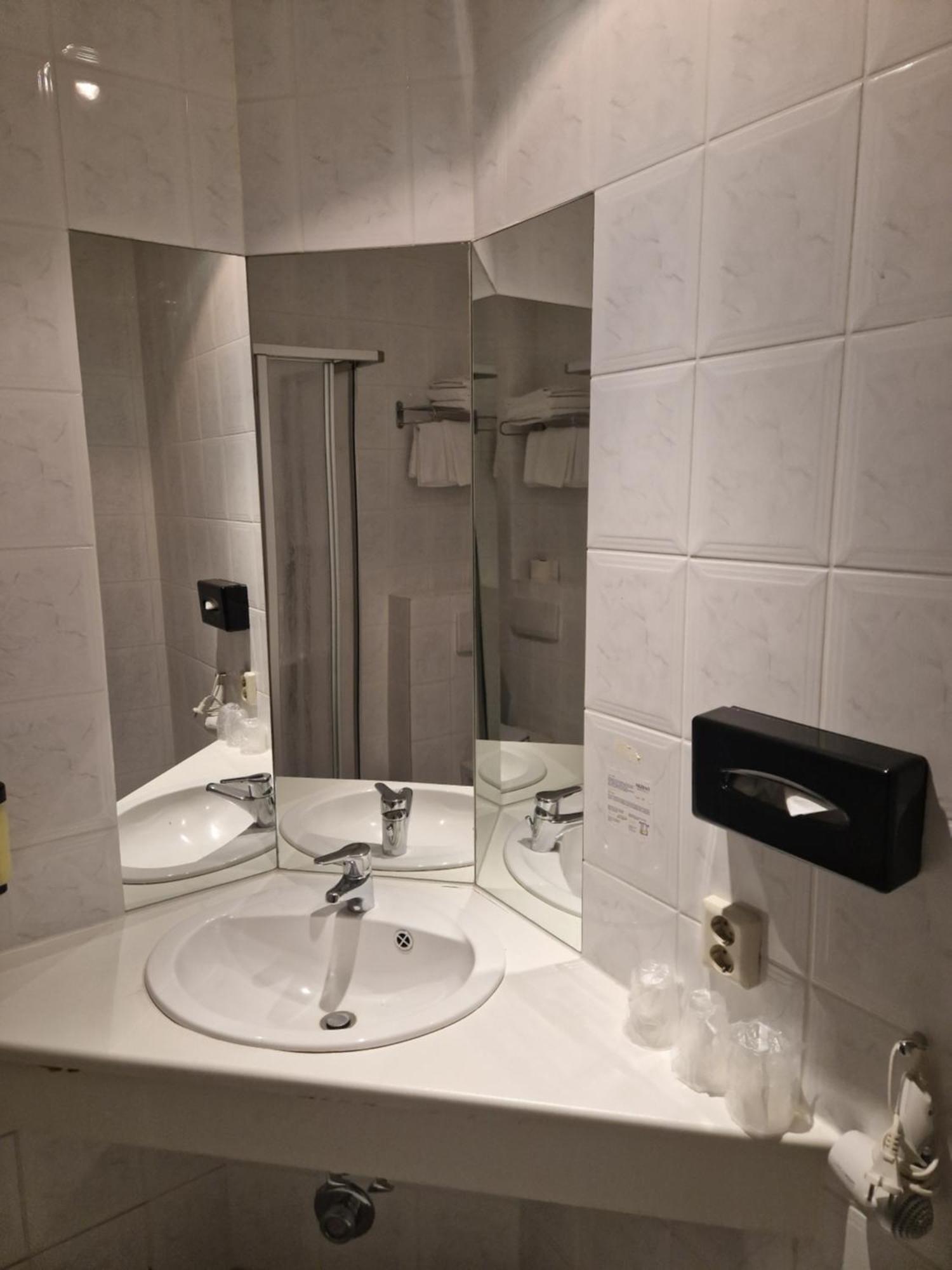 Itm Entree Glinde Restaurant & Tagungshotel Екстер'єр фото